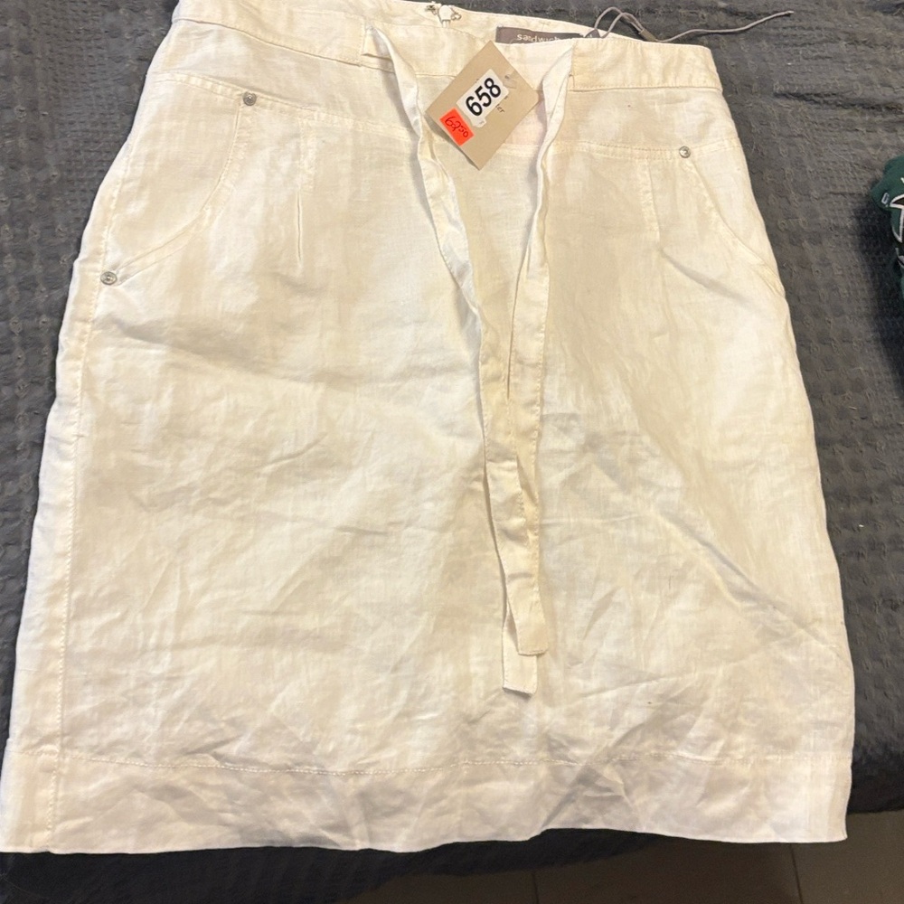 Sandwich Cream Mini Skirt